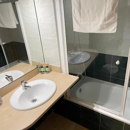 New! Amazing 2 Bedroom In Rambla Del Poblenou Apartamento *